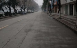 描写幽静的街道空无一人的诗句？