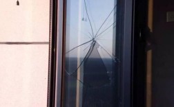交房后家里的窗户玻璃破裂谁负责？