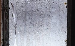 冬天外面冷屋里热窗台总是有冰融化的水，弄的？