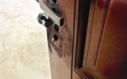 家里的防盗门被撬了，门框和门锁处都被撬的严重变了型，还能维修吗?哪里可以找到给防盗门门框整形的维修？