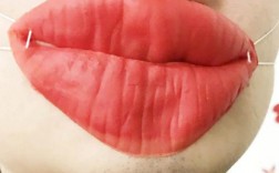 男女之间发红嘴唇是什么意思啊？（红嘴唇含义）