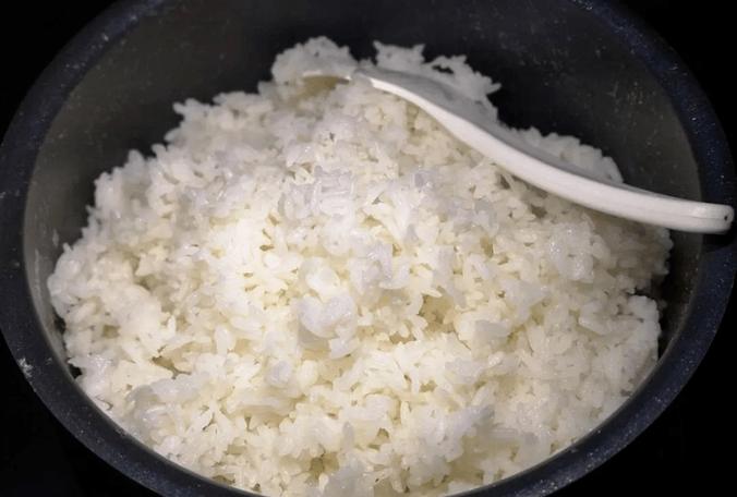 没有煮熟的米饭可以扔掉嘛？-图1
