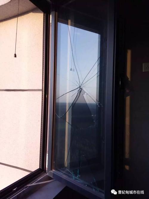 交房后家里的窗户玻璃破裂谁负责？-图1