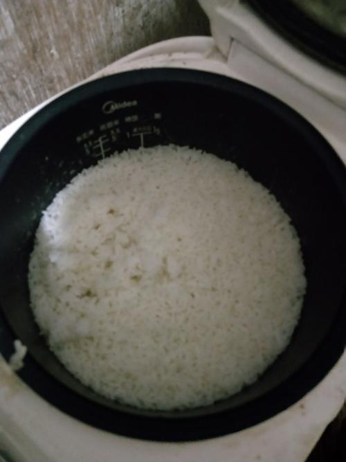 用盆蒸米饭一般需要蒸多长时间?水放多少？-图2