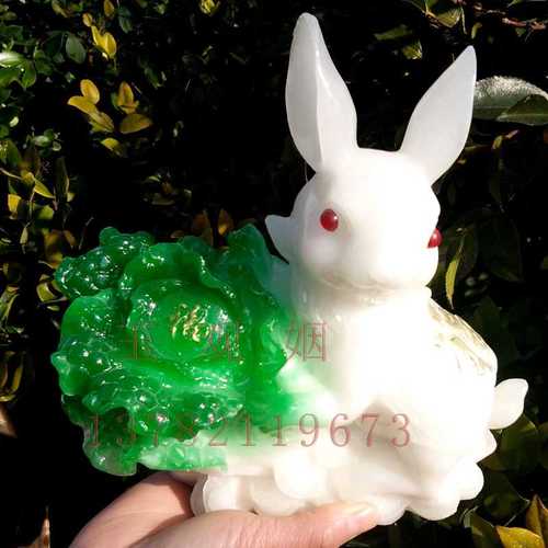 谁知道玉石上雕刻三只兔子一颗大白菜是啥意思啊？（玉石兔含义）-图2