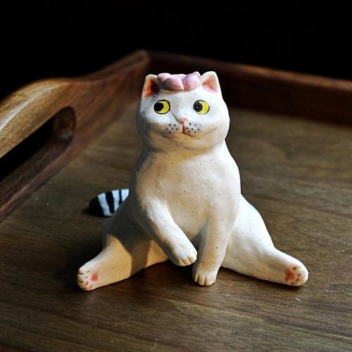 陶瓷猫放在家里当摆件好吗？（猫摆件含义）-图1