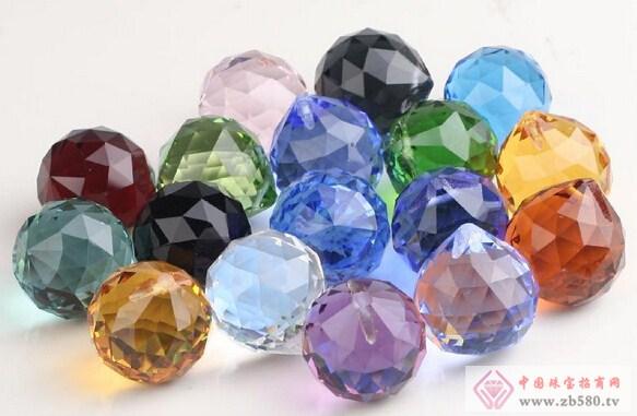 各种颜色的水晶各代表什么意思？（不同颜色的水晶的含义）-图1
