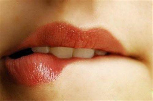 为什么女生咬男生的嘴？（女人咬男人嘴唇的含义）-图3